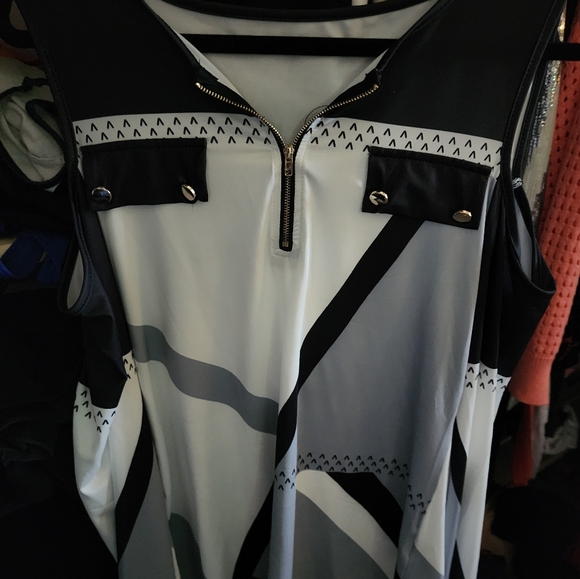 New lite long sleeve with holes cut out  in shoulder,,medium w style front zippe - Picture 2 of 5